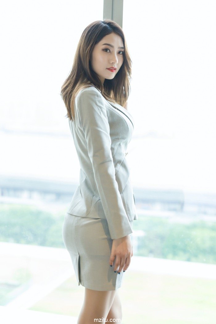 颜值气质一流的性感高挑美女秘书方子萱