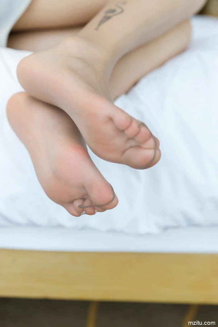 颜值气质一流的性感高挑美女秘书方子萱