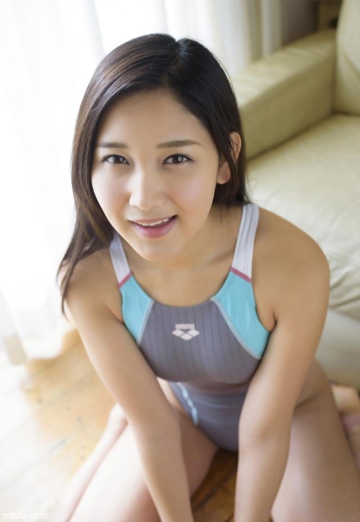 清纯学妹PK黑丝秘书 日本美女小岛美优制服诱惑花样百出(22)