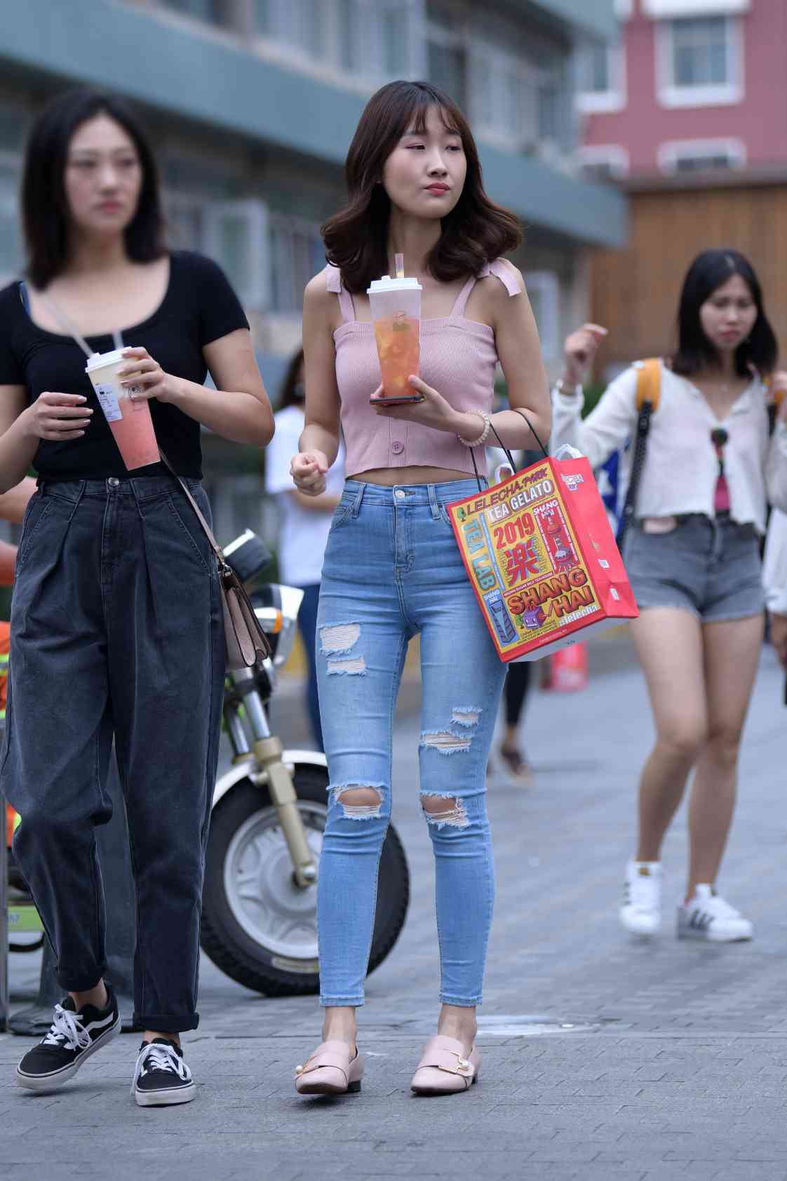 图片[2]-【免费】紧身牛仔裤女生【18P】04014-嘿次元