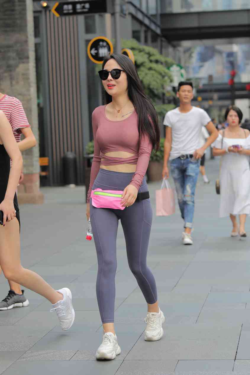 图片[1]-【免费】戴墨镜的时尚女孩【57P】04024-嘿次元