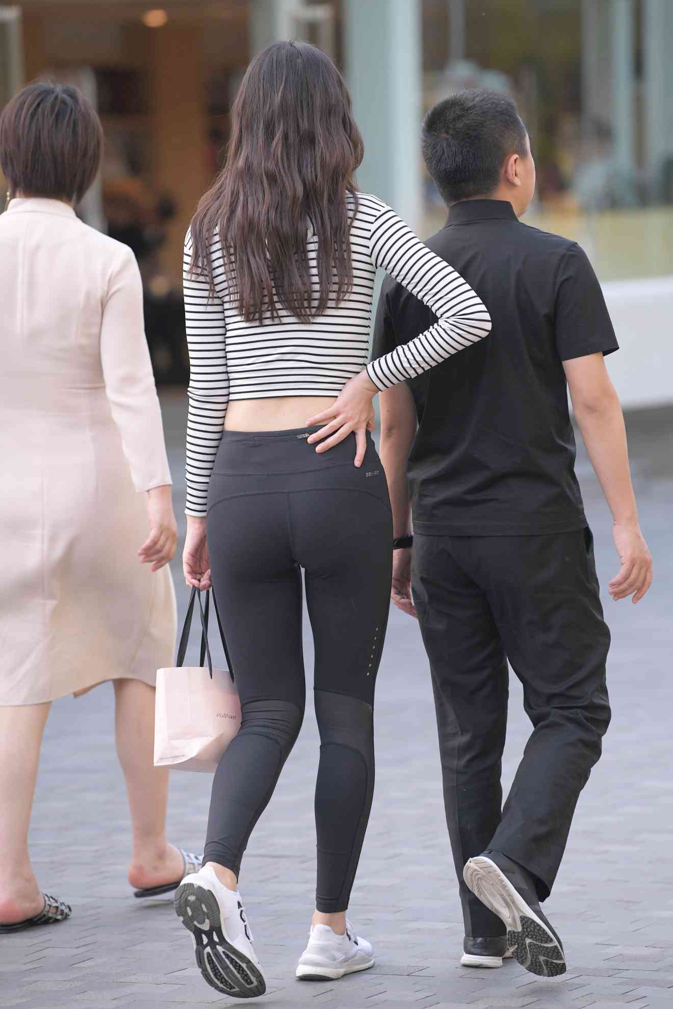 图片[3]-【免费】逛街的瑜伽裤女人【23P】04033-嘿次元