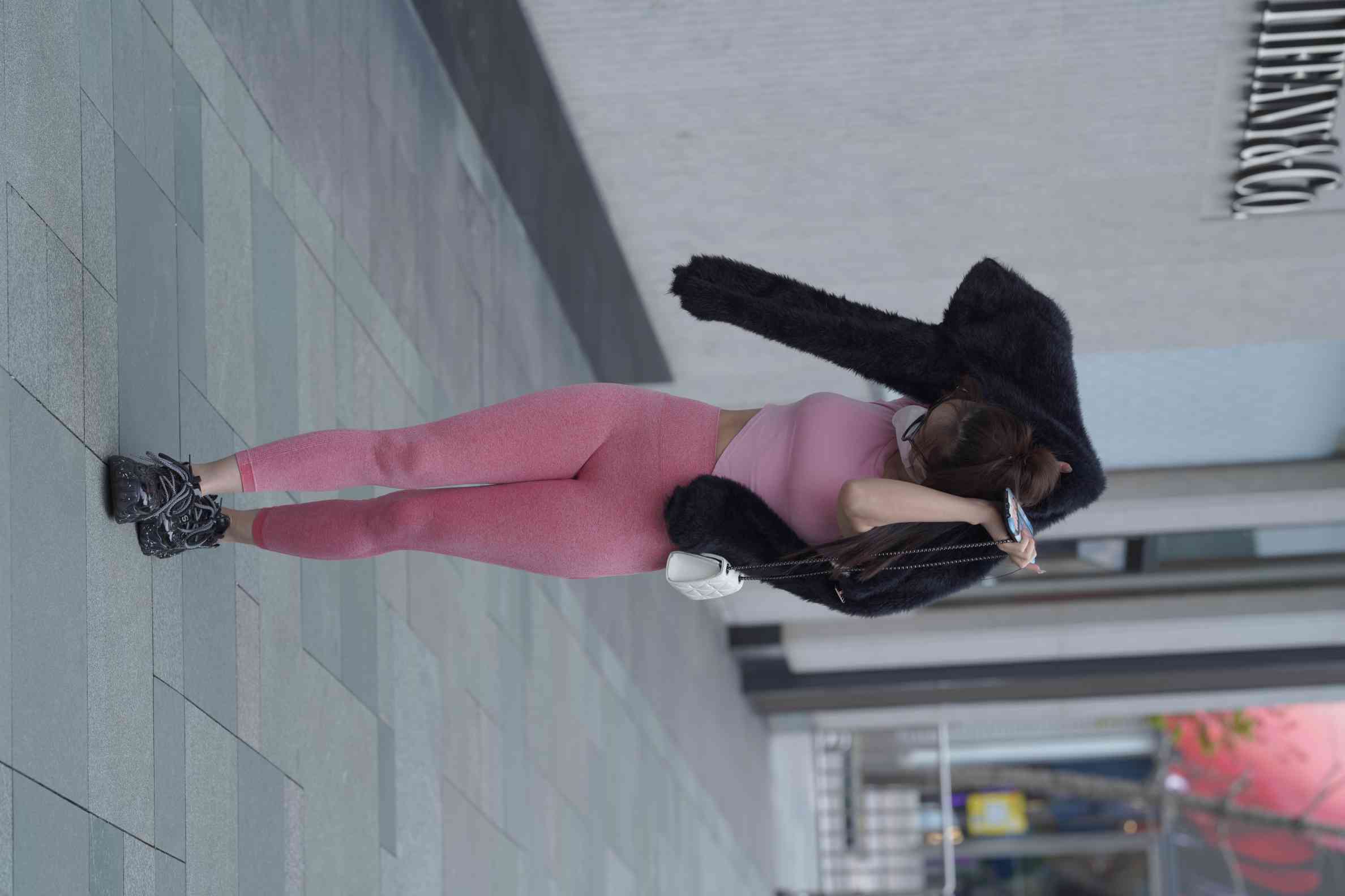 图片[2]-粉红色瑜伽裤的眼镜妹妹【93P】04019-嘿次元