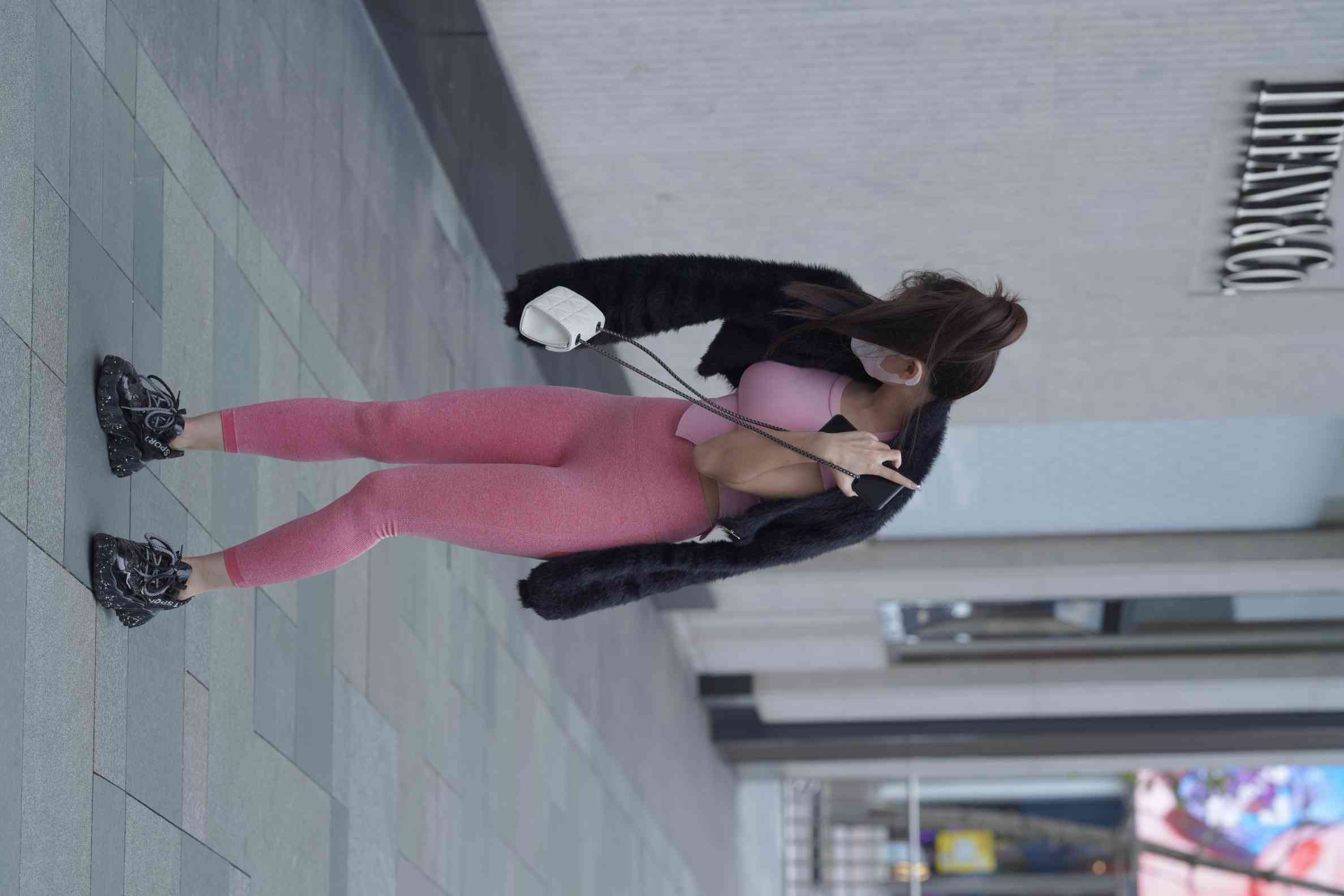 图片[3]-粉红色瑜伽裤的眼镜妹妹【93P】04019-嘿次元