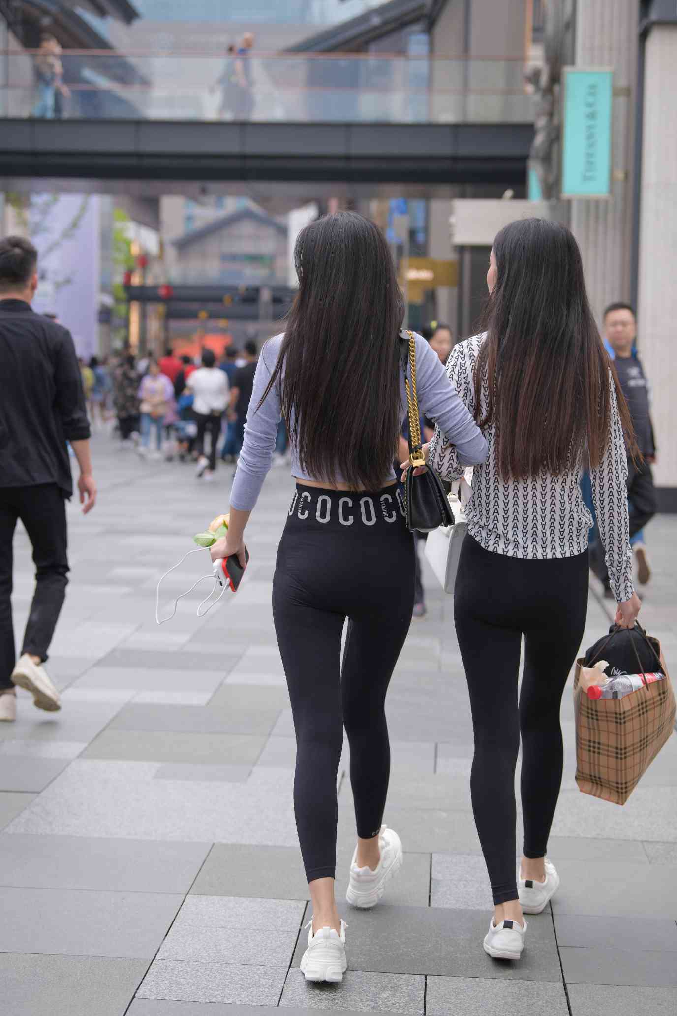 图片[3]-【免费】逛街的两个瑜伽裤姑娘【40P】04030-嘿次元