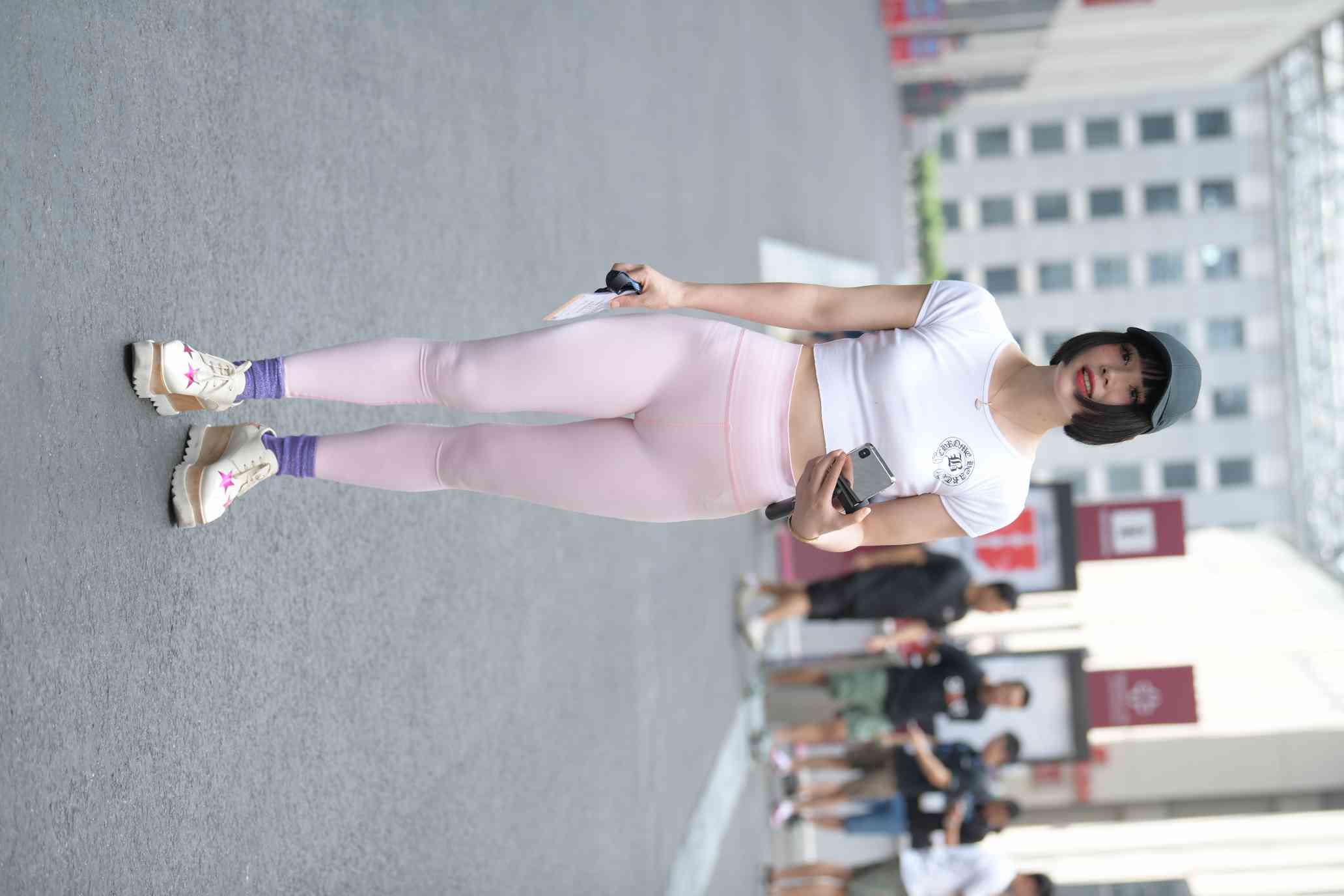 图片[2]-短发鸭舌帽时尚女生【102P】04022-嘿次元