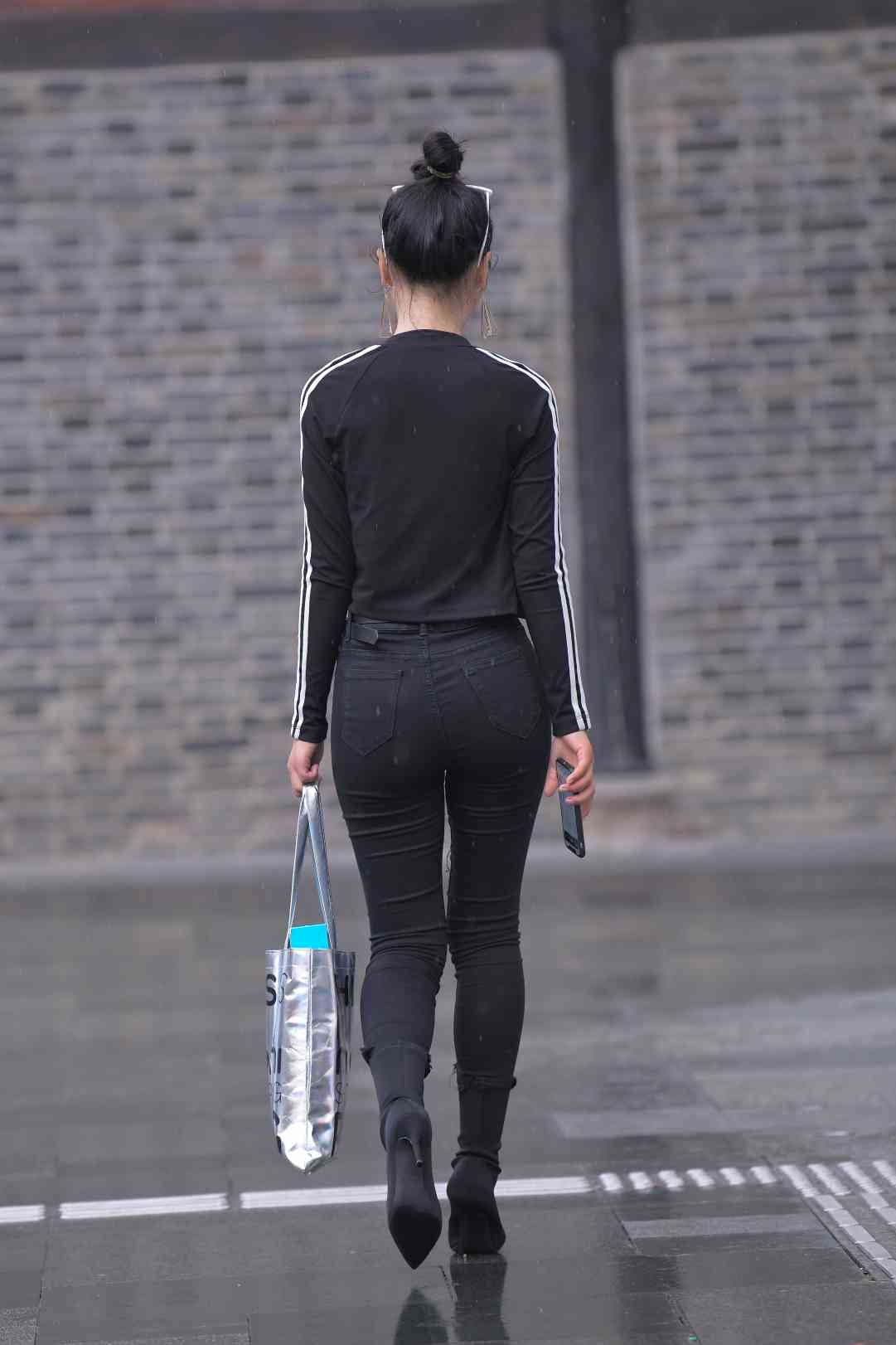 图片[1]-【免费】酷酷的紧身牛仔裤女人【7P】04038-嘿次元