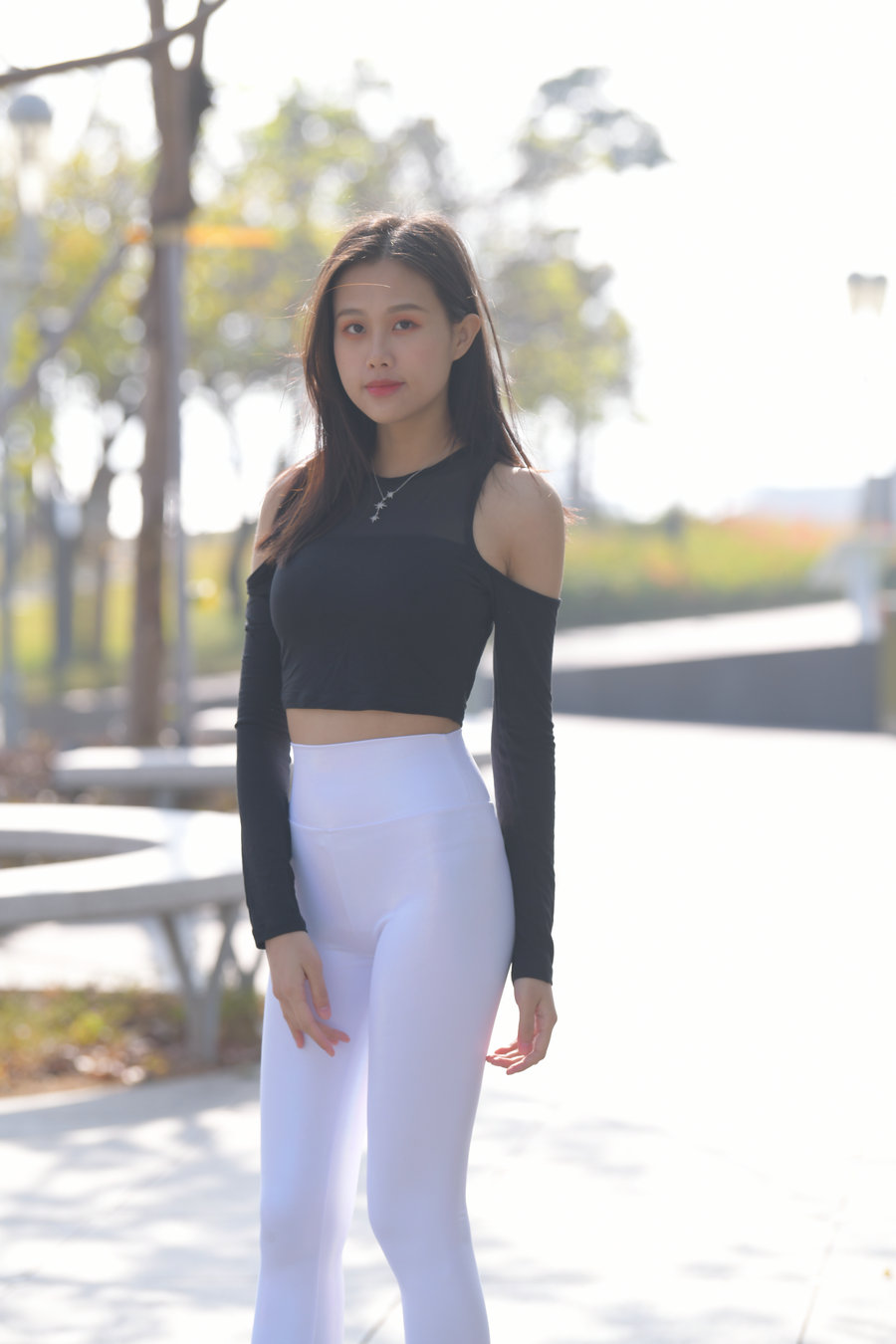 图片[1]-穿紧身白裤的端庄女孩 J1436 674P1V-22.2GB-嘿次元