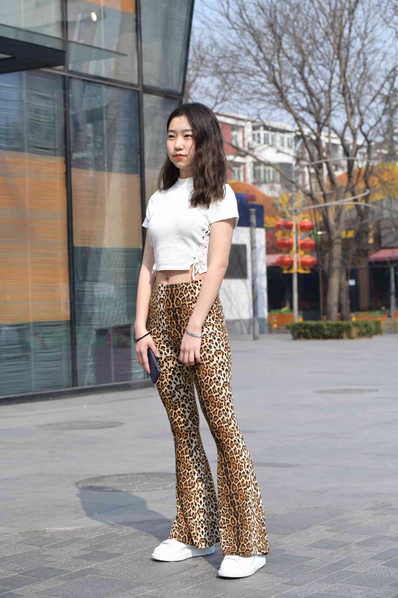 图片[1]-豹纹紧身裤小姑娘【339P】04026-嘿次元