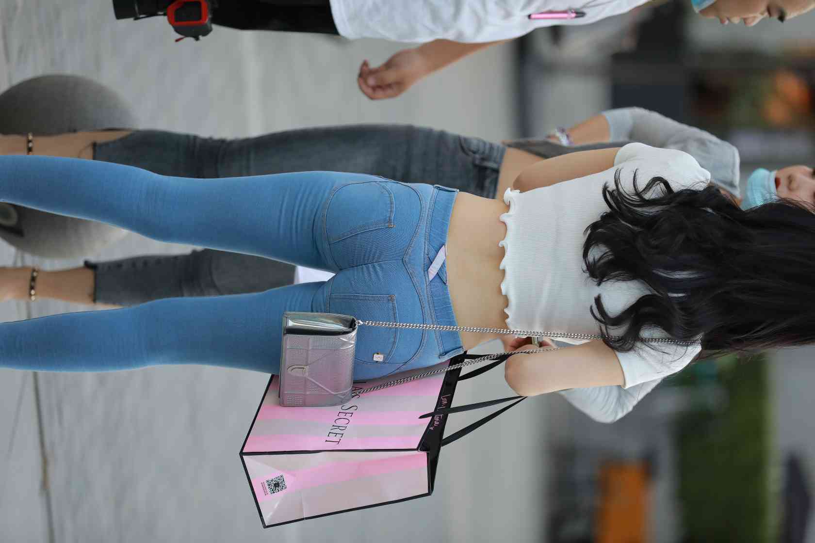 图片[5]-非常漂亮的紧身牛仔裤女孩【115P】04016-嘿次元