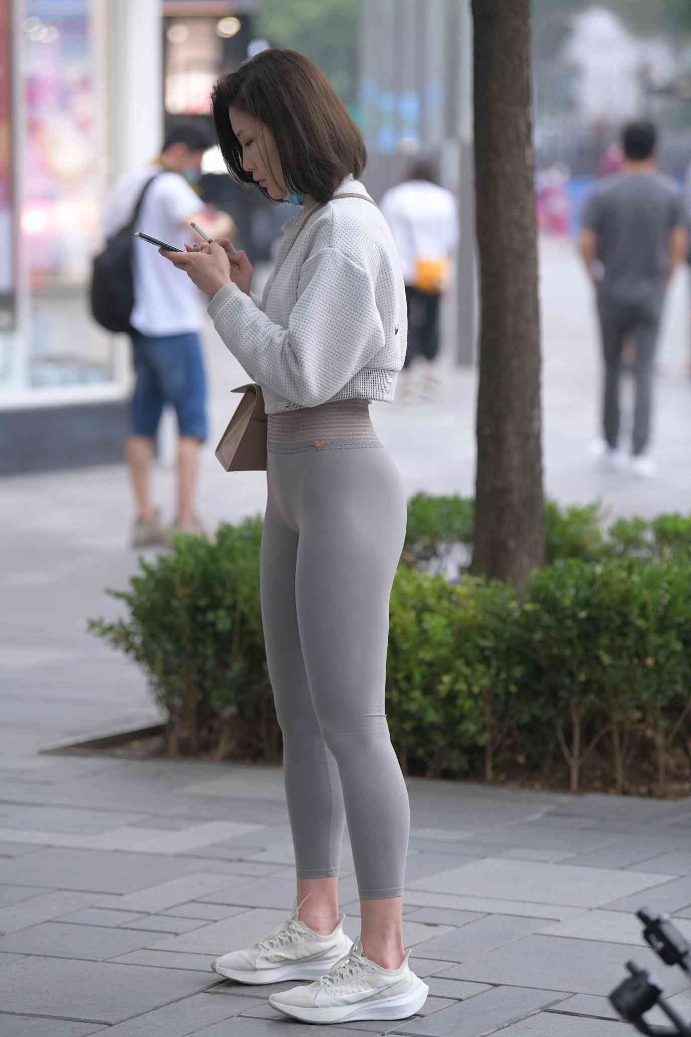 图片[1]-身材很好的短发瑜伽裤姑娘【157P】04015-嘿次元