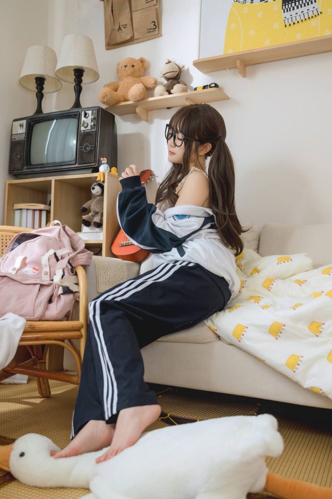 穿校服的双马尾女孩【64P】20010-嘿次元