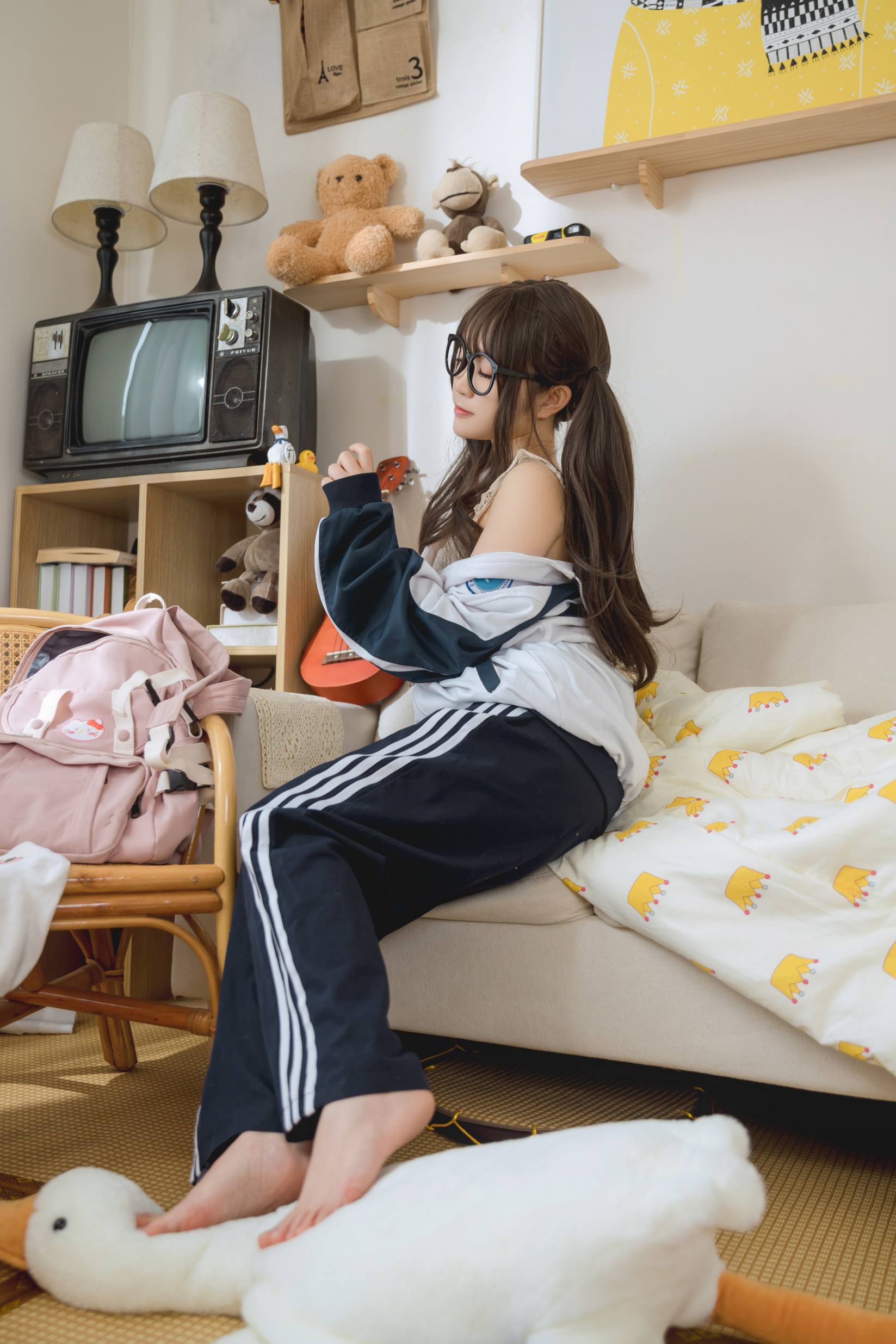 图片[1]-穿校服的双马尾女孩【64P】20010-嘿次元