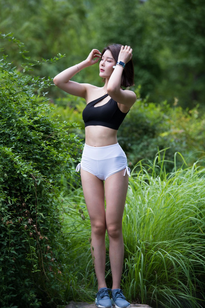 图片[5]-在户外玩耍的白色短裤漂亮姑娘【239P】00061-嘿次元