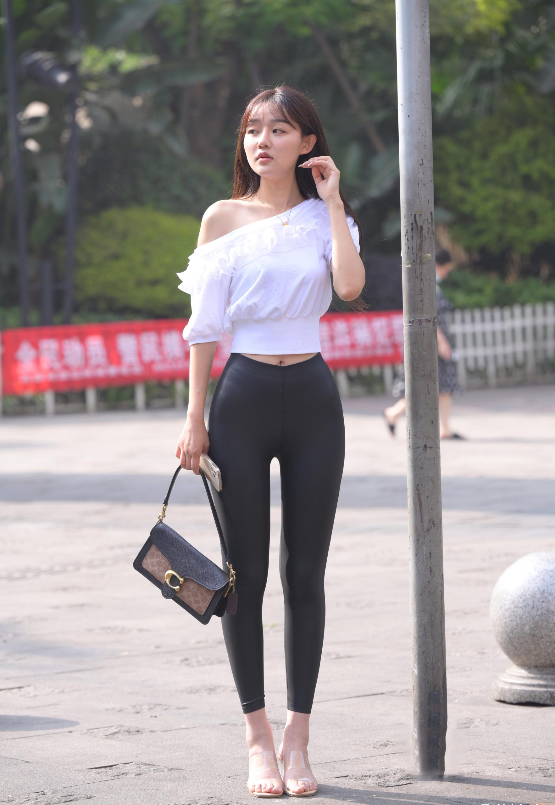 图片[5]-笑容非常甜美且治愈的皮裤女孩 J1945 751P1V-22.1GB-嘿次元