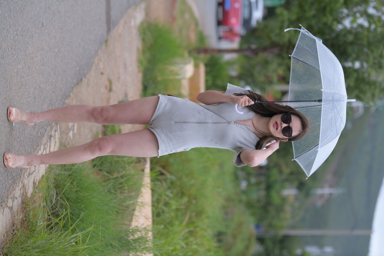 图片[2]-在海边开跑车的连衣短裤女孩【390P】00030-嘿次元