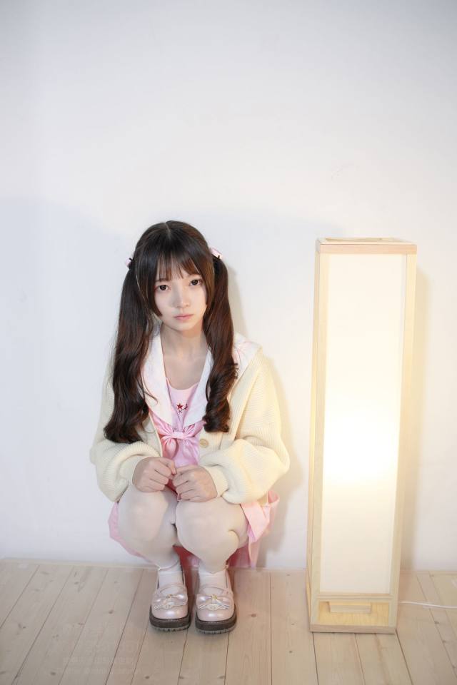 图片[2]-好像有什么心事的白丝双马尾女孩【59P】20022-嘿次元