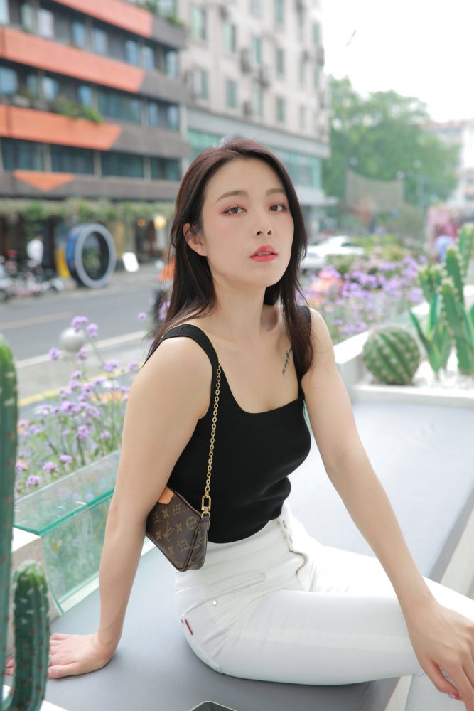 非常漂亮的白色紧身裤女孩J2055 895P2V-24.5GB-嘿次元