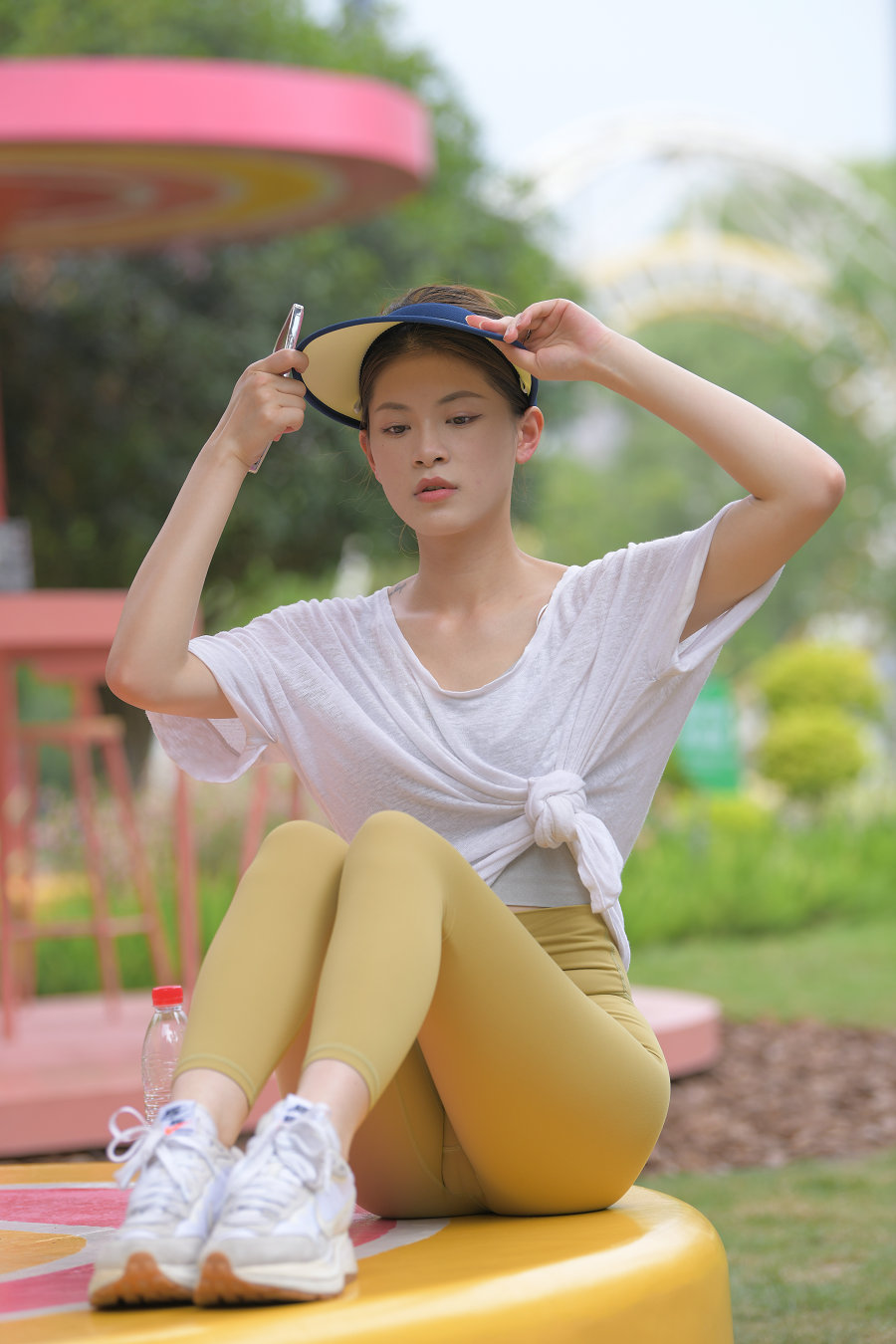 图片[1]-戴着遮阳帽的瑜伽裤女孩J2965 796P1V-27.1GB-嘿次元