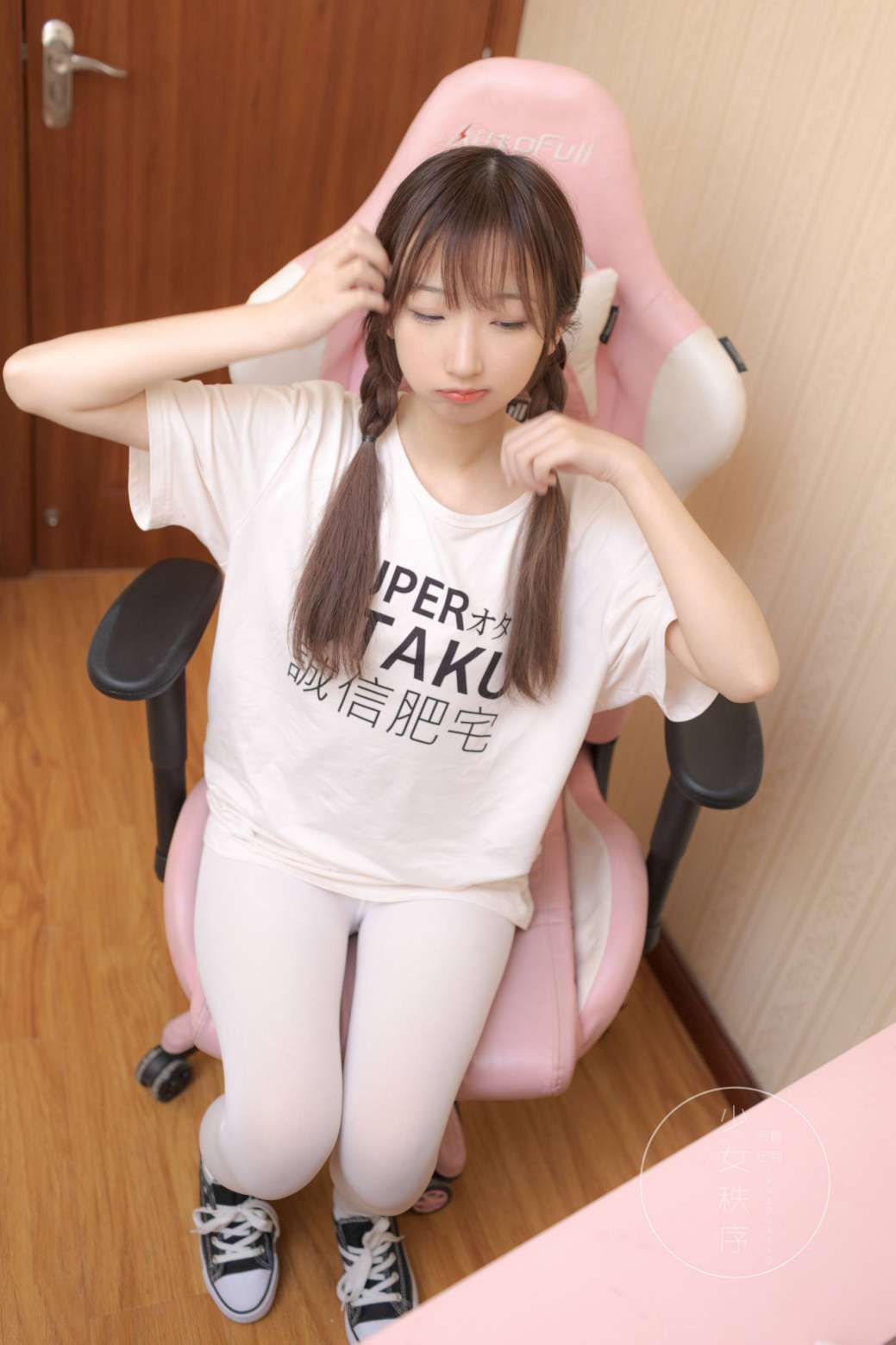 图片[2]-喜欢玩电竞的双马尾粉红女孩【65P】20026-嘿次元