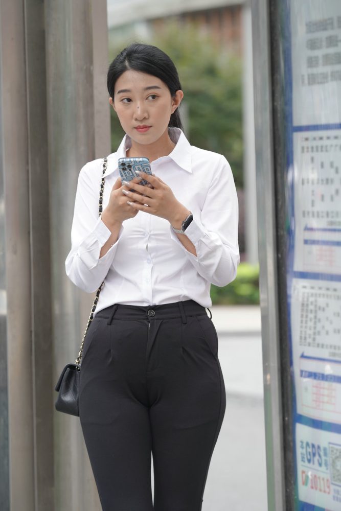 图片[3]-等公交的制服女人J2130 976P2V-29.5GB-嘿次元