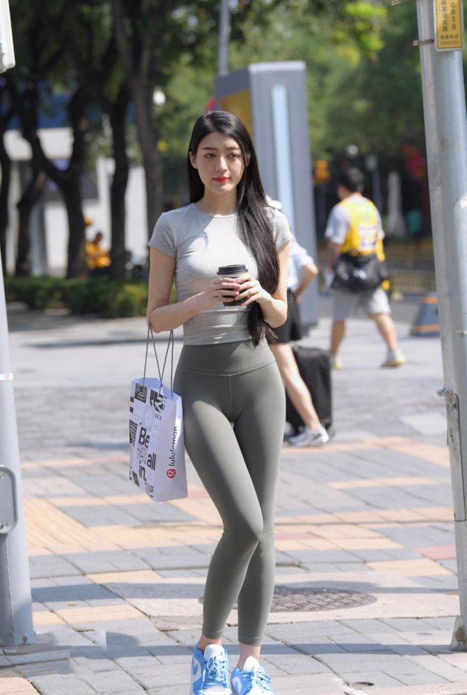 在外面逛街的瑜伽裤女孩J2240 449P1V-16.7GB-嘿次元