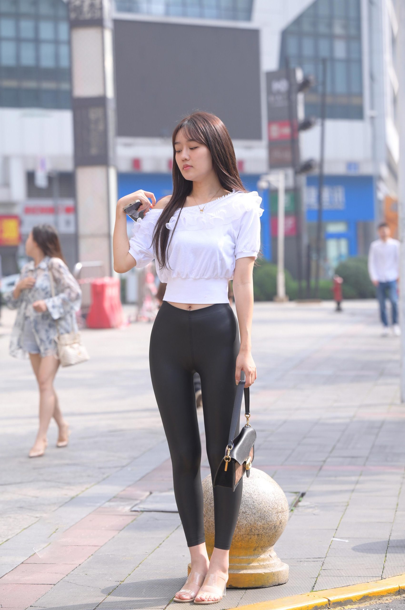 图片[4]-笑容非常甜美且治愈的皮裤女孩 J1945 751P1V-22.1GB-嘿次元