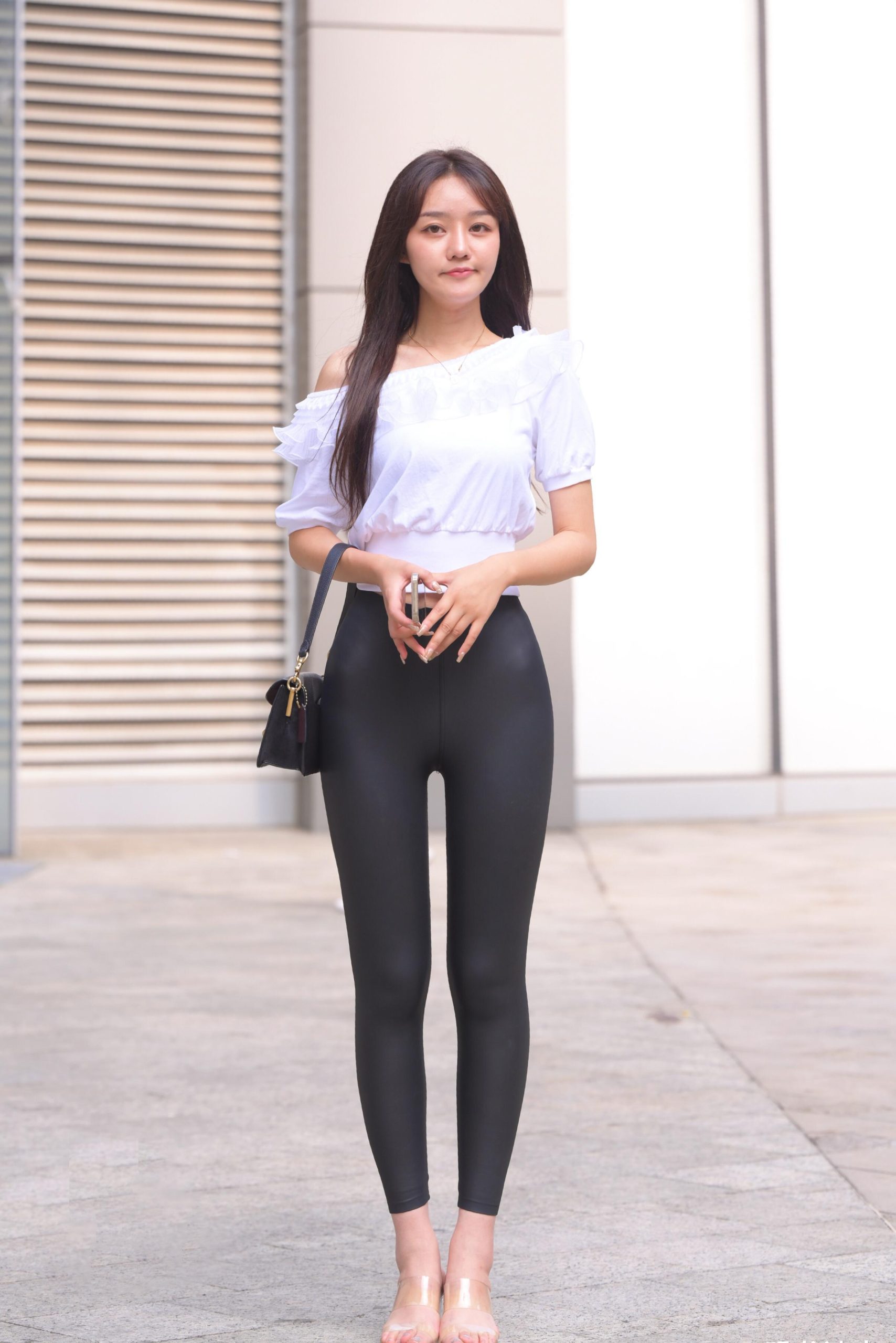 图片[2]-笑容非常甜美且治愈的皮裤女孩 J1945 751P1V-22.1GB-嘿次元