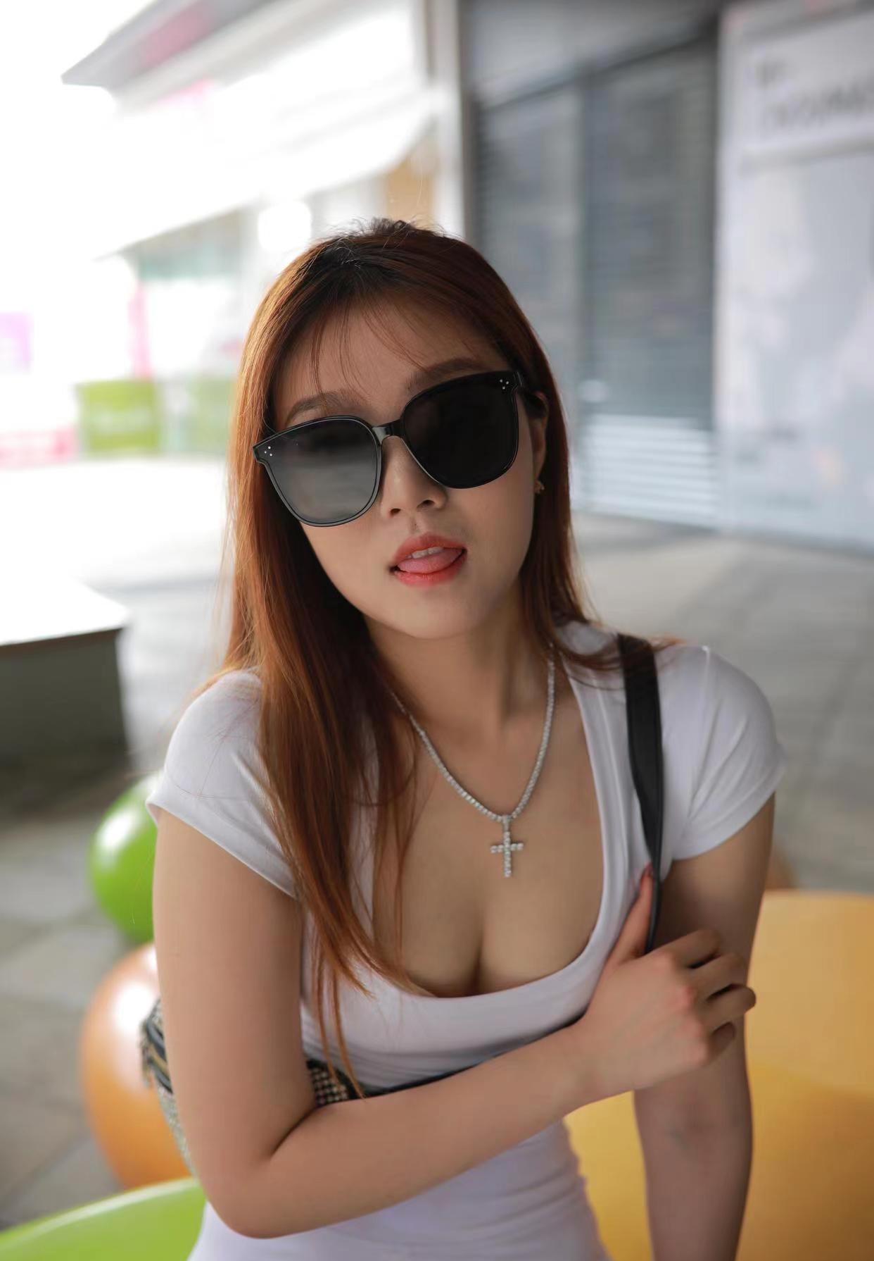 图片[1]-看上去拽拽的瑜伽裤女孩 J1695 425P1V-14.0GB-嘿次元