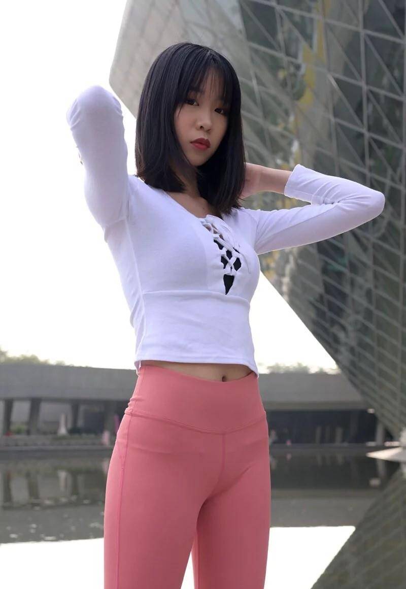 图片[1]-粉色瑜伽裤年轻女孩 J1311 417P17V-14.9GB-嘿次元