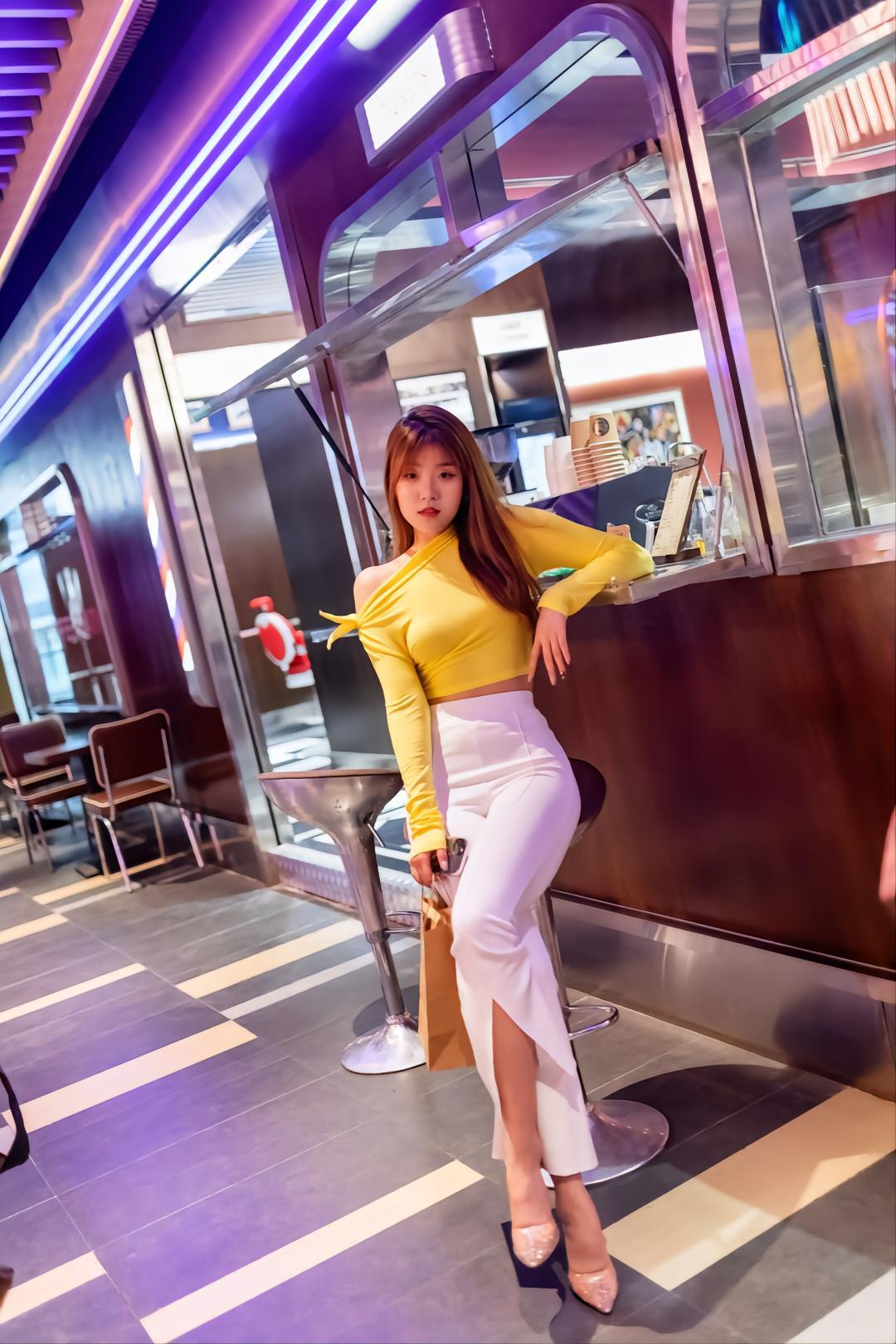 图片[2]-白色紧身牛仔喇叭裤女孩 J1568 428P2V-19.6GB-嘿次元