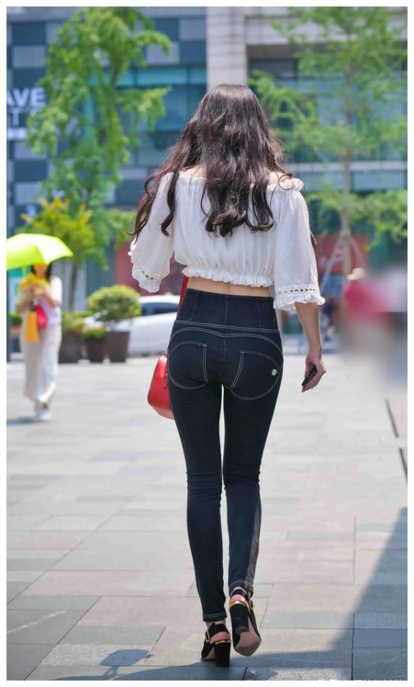 紧身牛仔裤卷发姑娘 J1726 103P-2.28GB-嘿次元