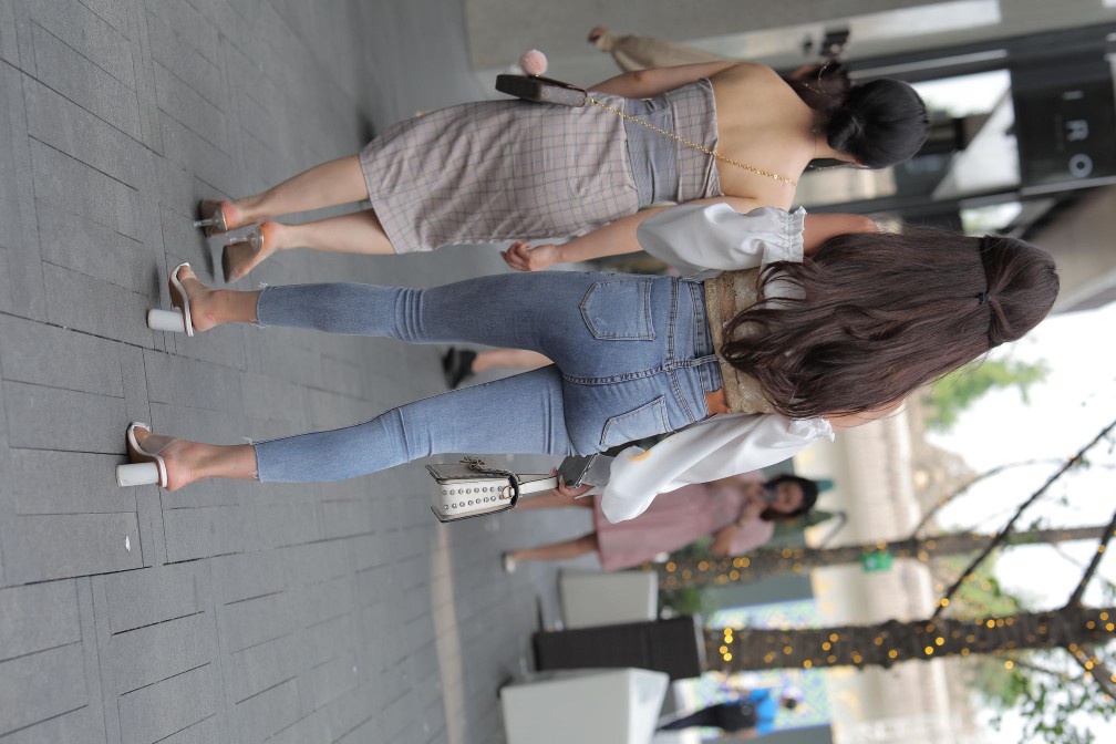 图片[5]-长相甜美的紧身牛仔裤姑娘【114P】00038-嘿次元