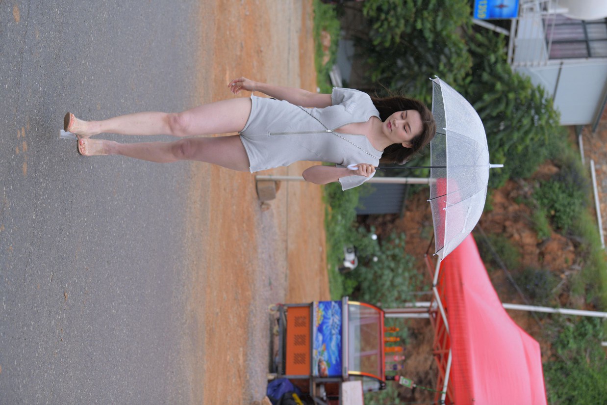 图片[4]-阴雨天在海边骑车的长发女人【156P】00044-嘿次元