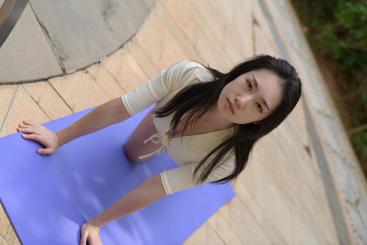 图片[3]-游泳池旁边的比基尼女生【327P】00042-嘿次元