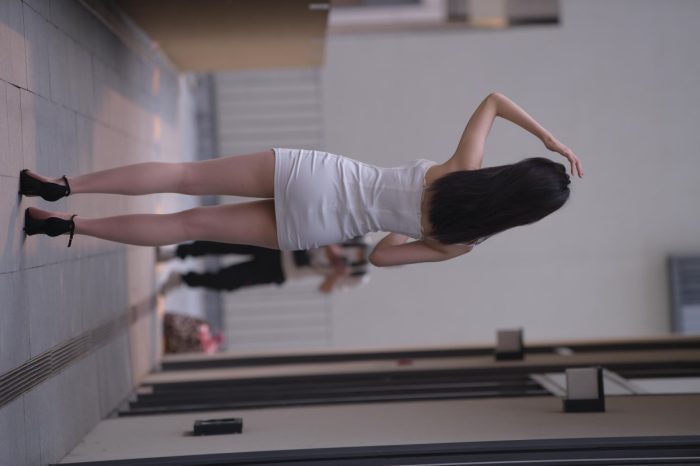 长发女孩紧身短裙特别显身材【245P】00040-嘿次元