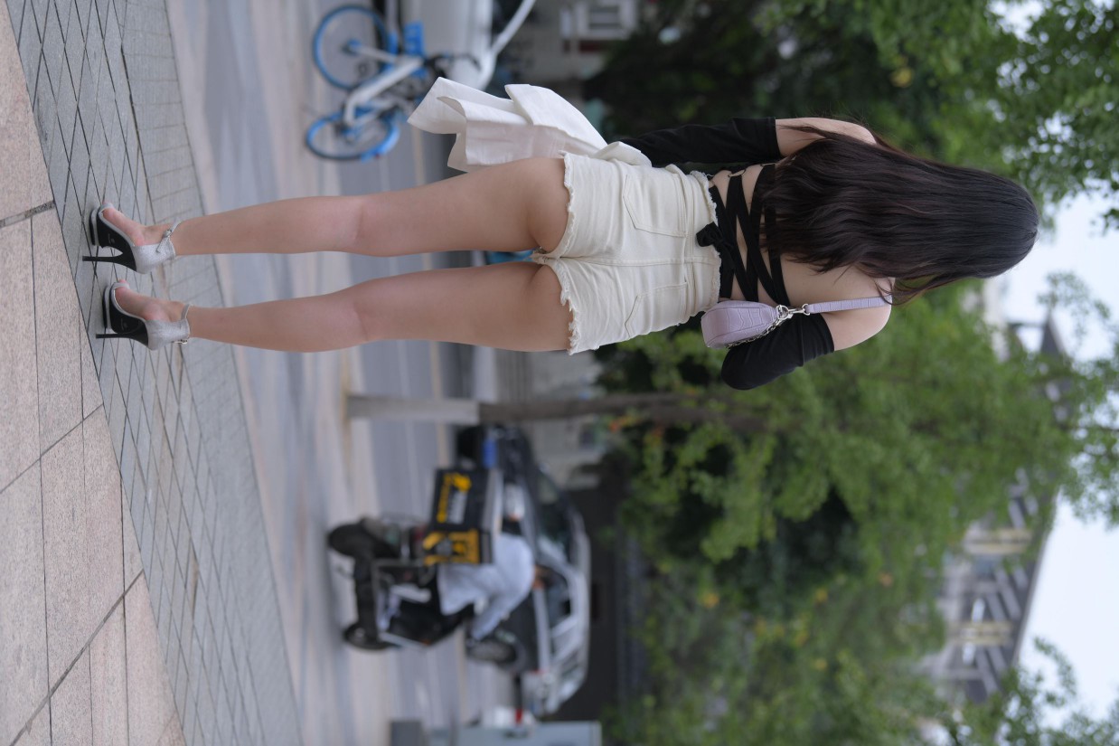 图片[5]-白色短裤的女生笑的很开心【177P】00035-嘿次元