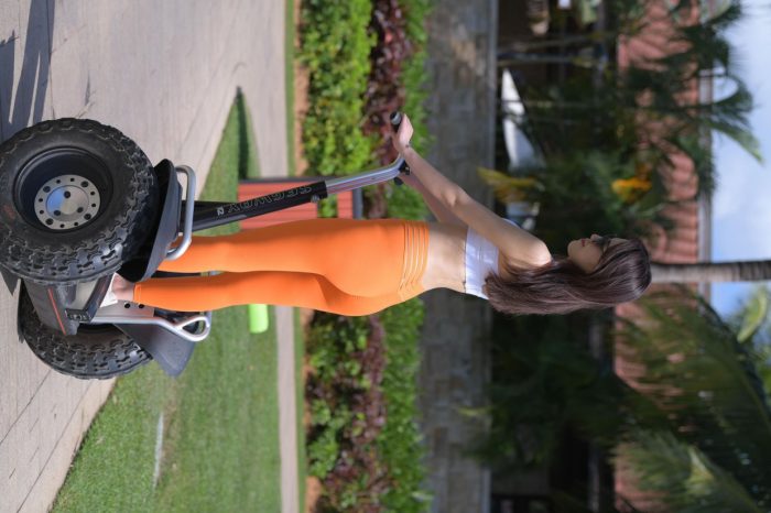 骑着平衡车的橘黄色瑜伽裤妹妹【620P】00054-嘿次元