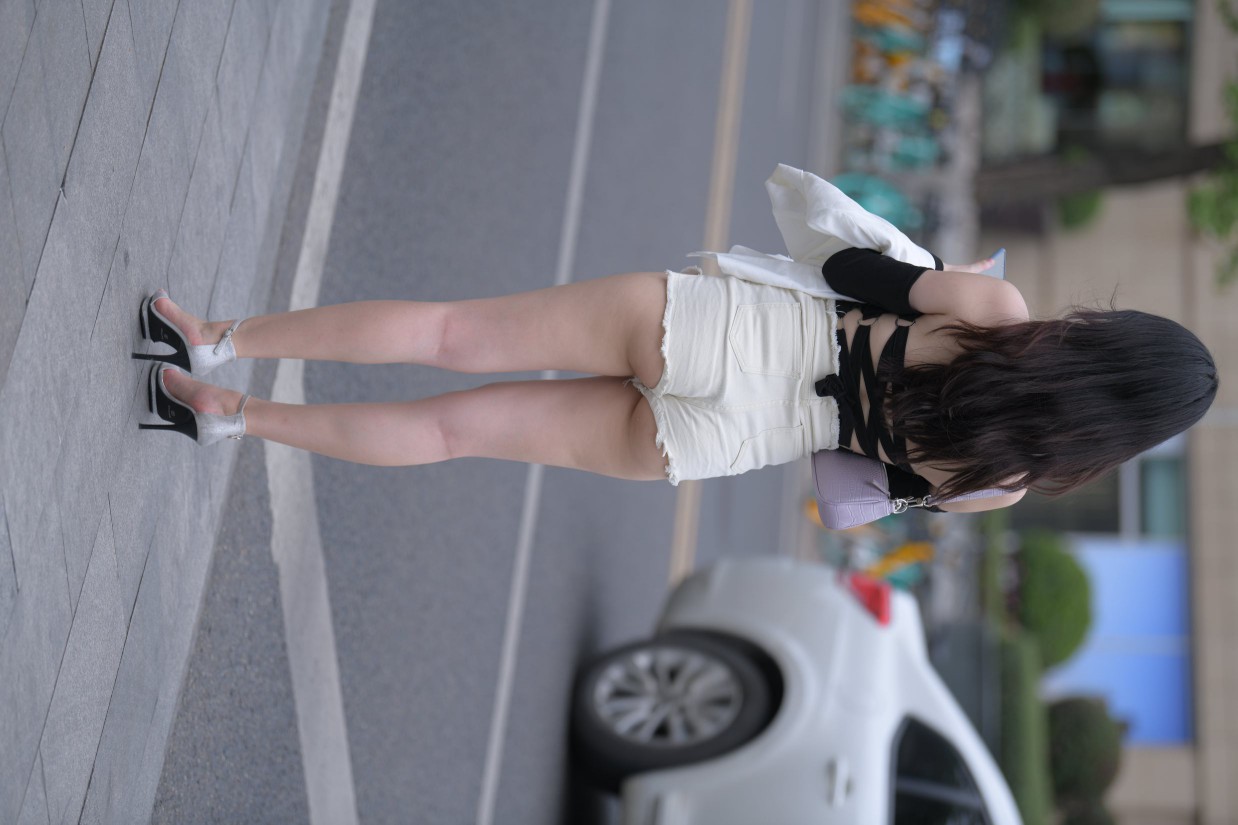 图片[2]-长发飘飘的白色热裤美丽女孩【49P】00029-嘿次元