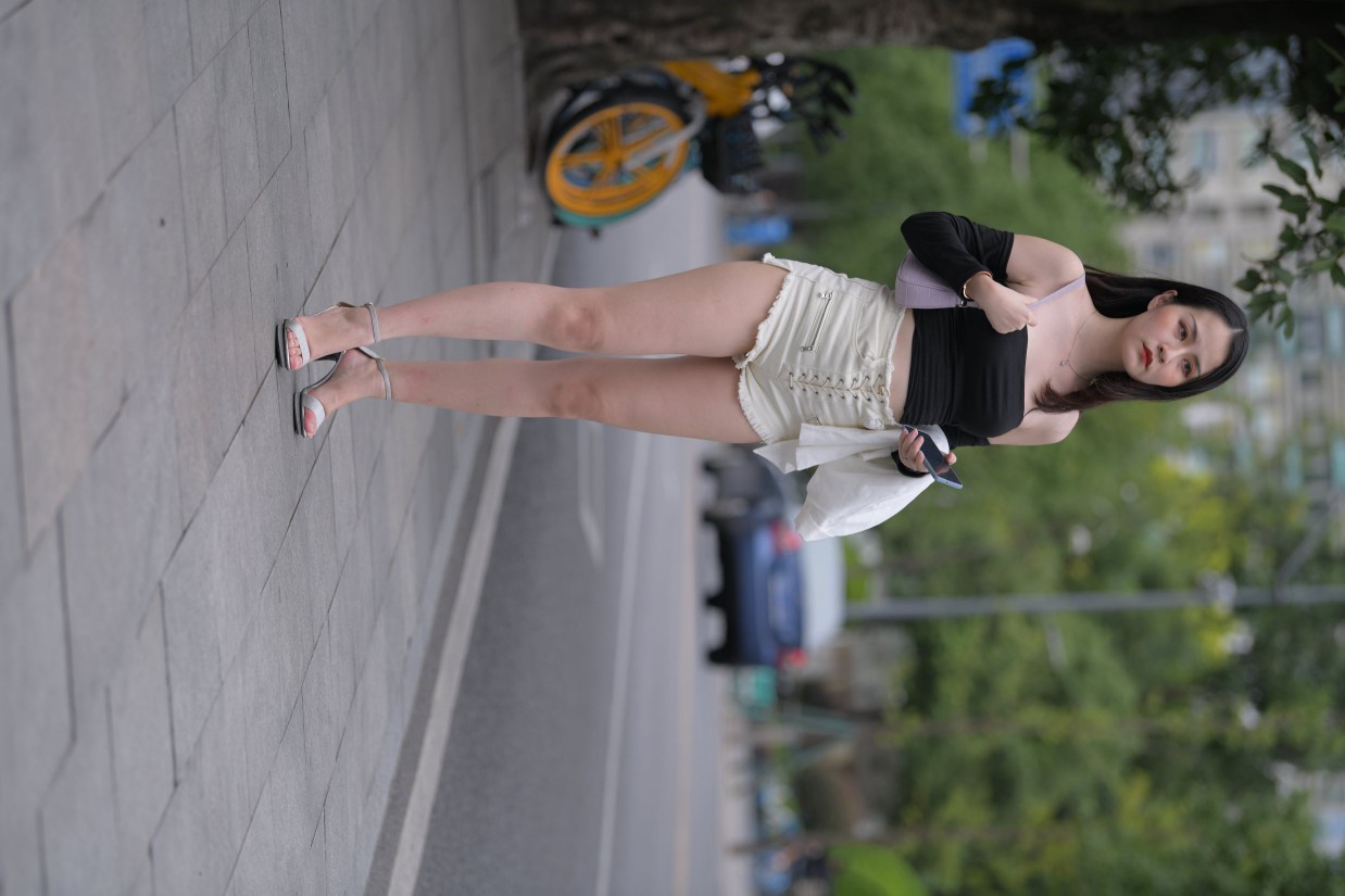 图片[4]-长发飘飘的白色热裤美丽女孩【49P】00029-嘿次元