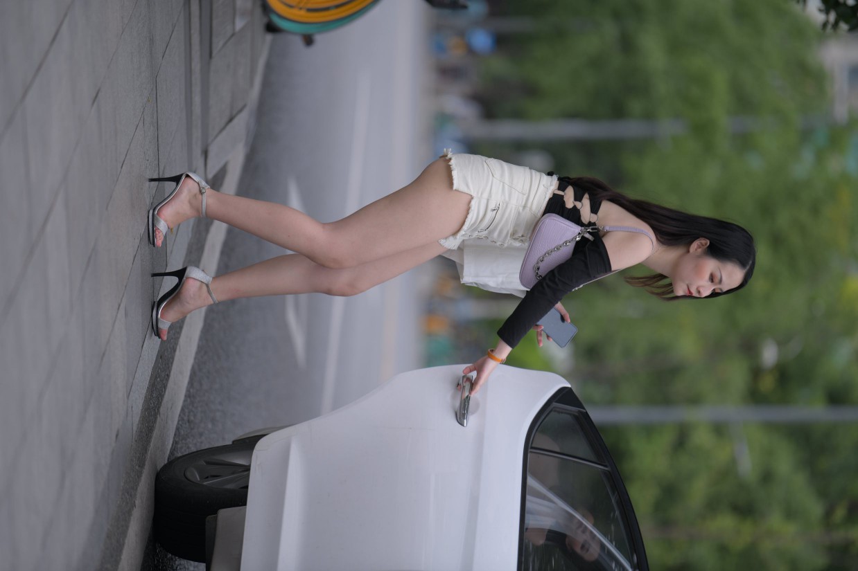 图片[6]-长发飘飘的白色热裤美丽女孩【49P】00029-嘿次元