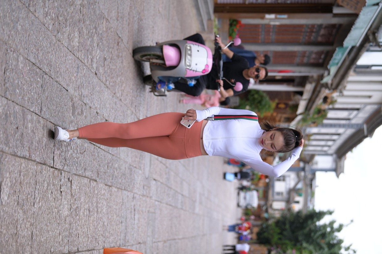 图片[2]-橙色瑜伽裤的高马尾姑娘【615P】00051-嘿次元