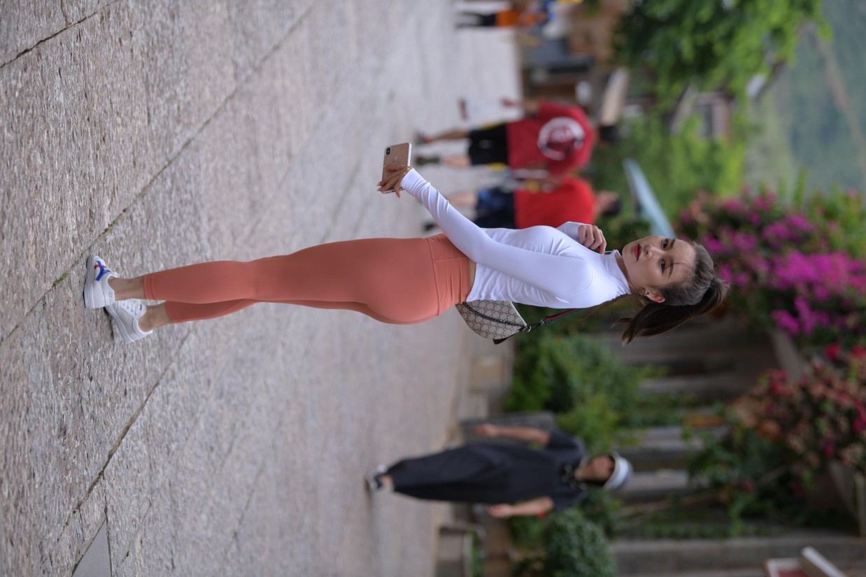 图片[3]-橙色瑜伽裤的高马尾姑娘【615P】00051-嘿次元