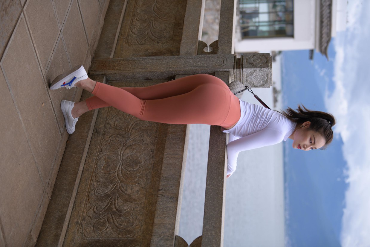 图片[5]-橙色瑜伽裤的高马尾姑娘【615P】00051-嘿次元