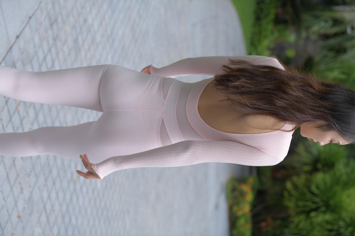 图片[4]-很漂亮眼睛也很大的白色瑜伽裤女孩【249P】00063-嘿次元