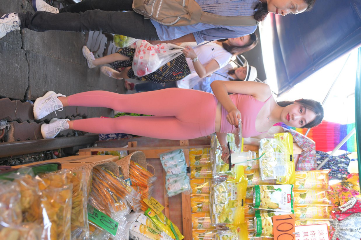 图片[4]-粉色的甜美瑜伽裤女孩在逛街【372P】00057-嘿次元