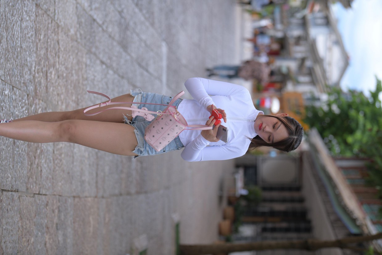 图片[3]-紧身牛仔短裤骑自行车的漂亮女孩【588P】00053-嘿次元