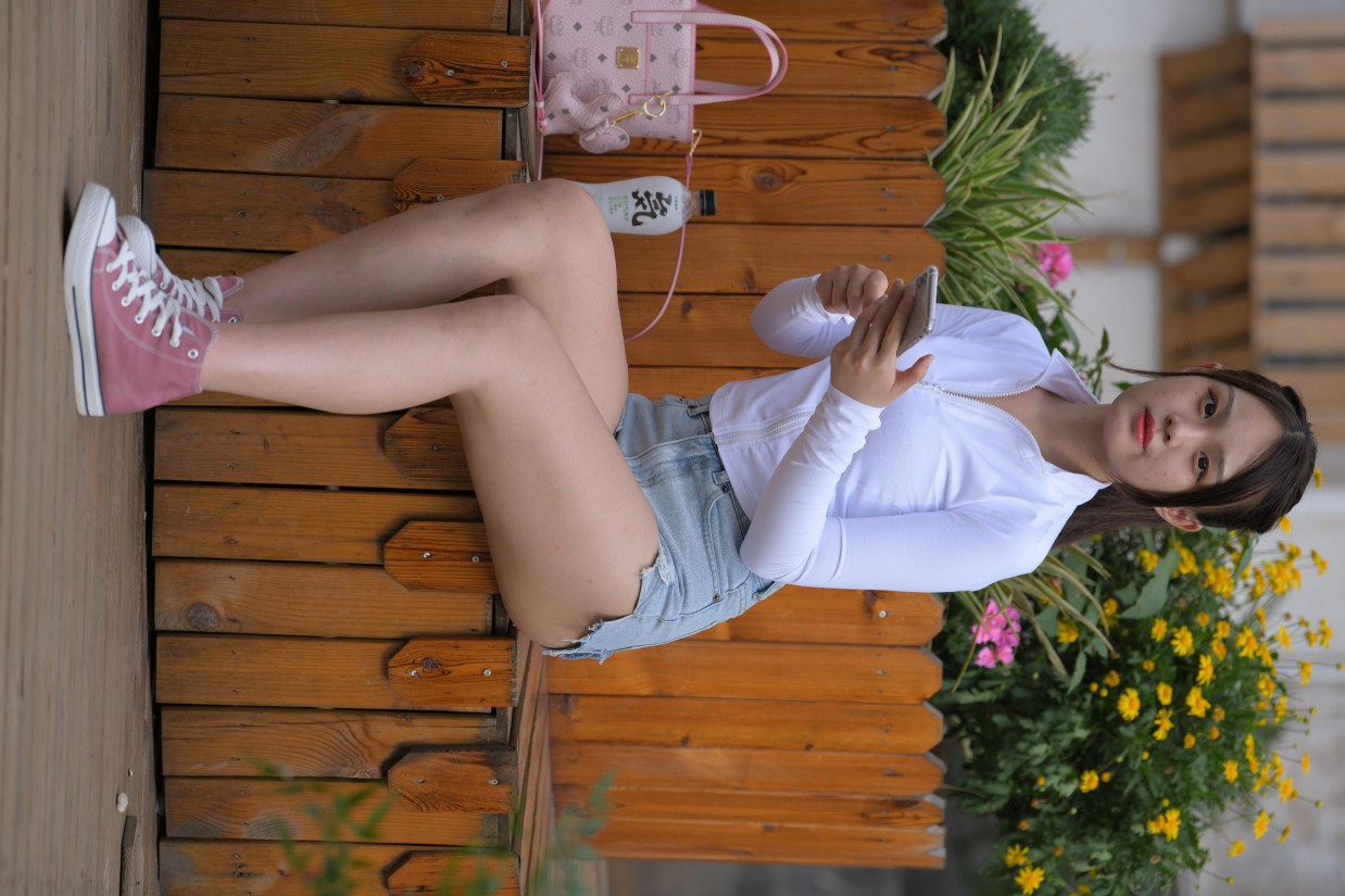 图片[7]-紧身牛仔短裤骑自行车的漂亮女孩【588P】00053-嘿次元