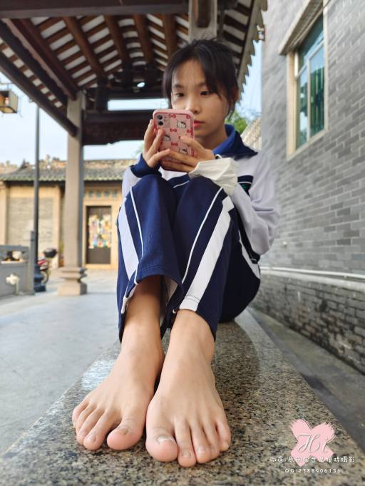 图片[4]-【免费】专心致志玩手机的女孩【42P】20028-嘿次元