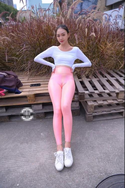 图片[2]-粉色紧身裤漂亮女孩 J1433 749P1V-20.0GB-嘿次元